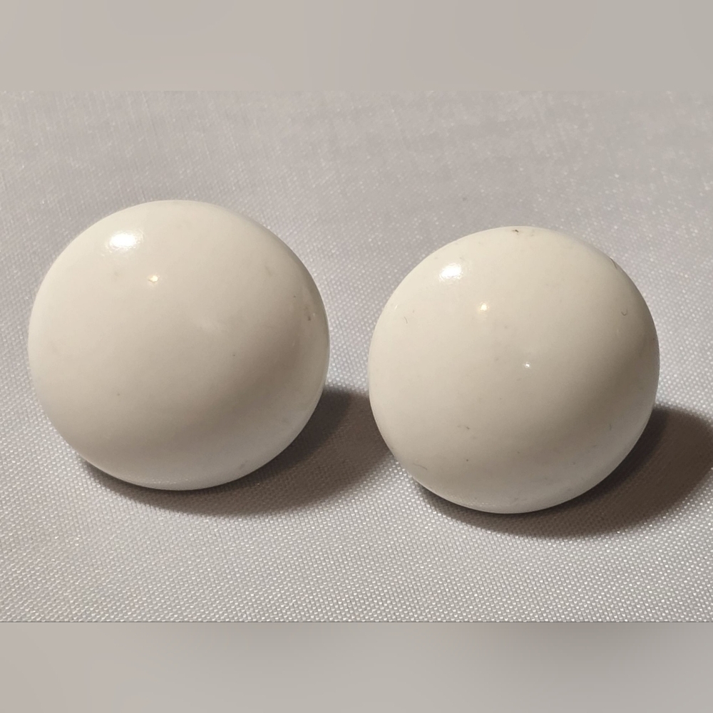 Vintage Richelieu White Dome Screw-back Lucite Earrings
